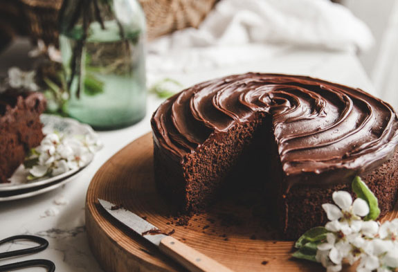 کیک شکلاتی با سس شکلات فرمند